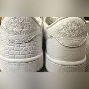 2023
Air Jordan 1 Low Golf 'White Crocodile' size 11